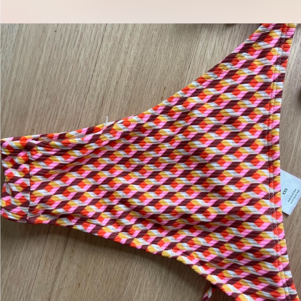 Colorful Patterned Bikini Set - Picture 4 of 4